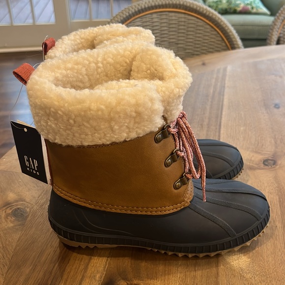 Gap Shearling Winter Boots with Thinsulate - Size 3/4 - Picture 2 of 5